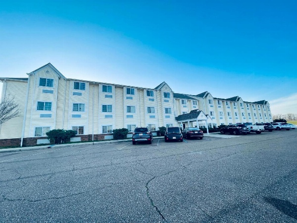 WELCOME INN & SUITES image 1