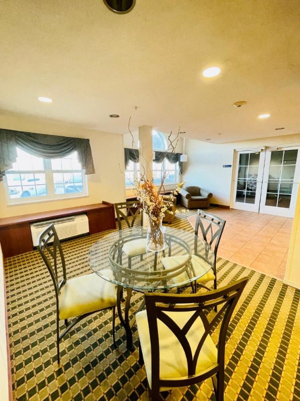 WELCOME INN & SUITES image 11