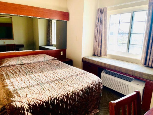 WELCOME INN & SUITES image 6